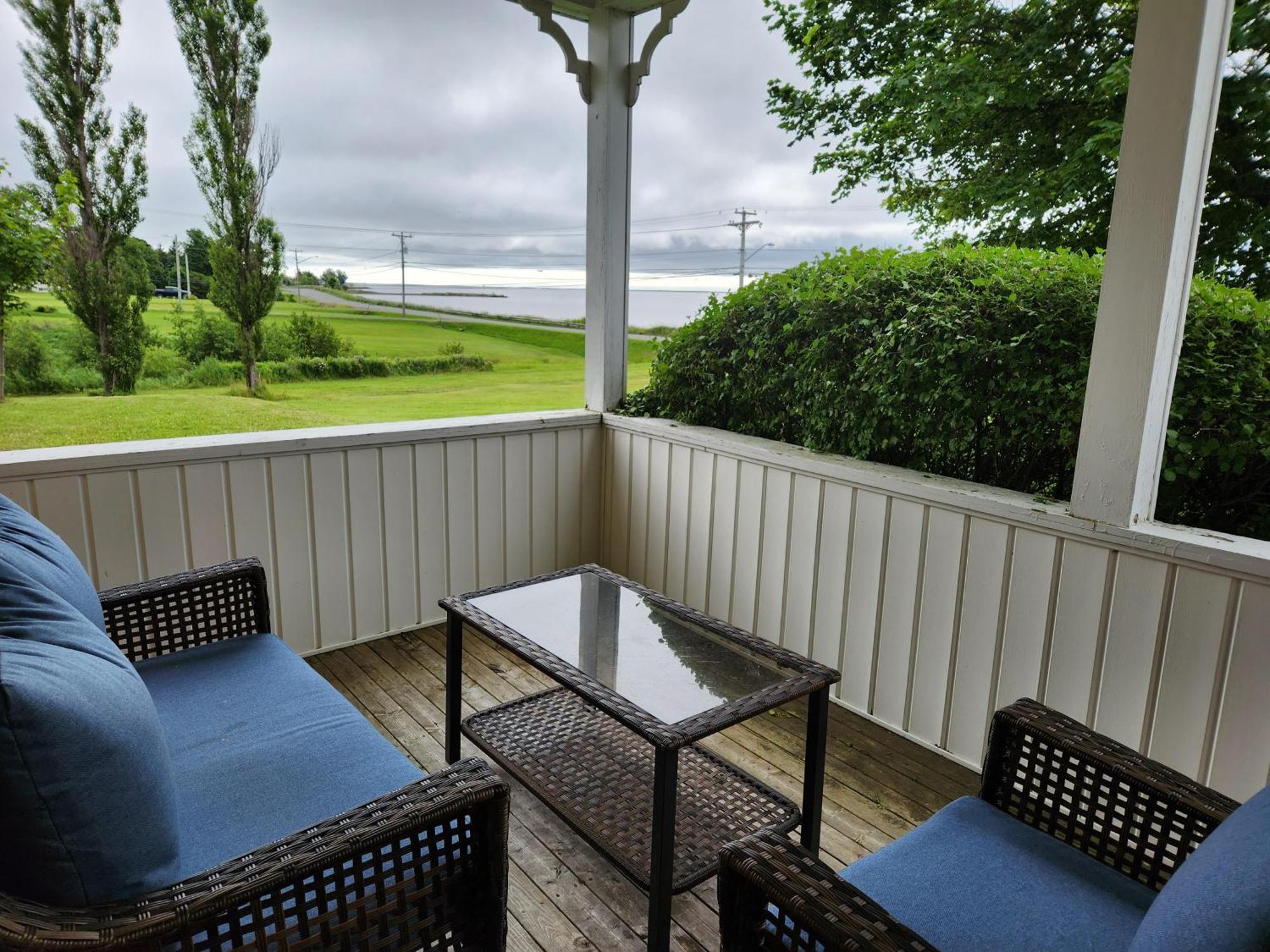 Auberge Vue D'La Dune - Dune View Inn Bouctouche Exteriör bild